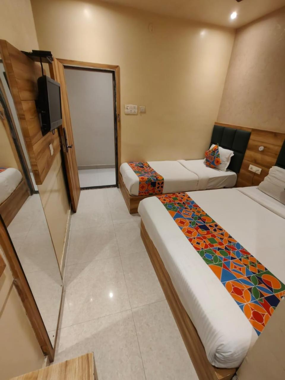 Hotel Sun City Near Saifee Hospital And Hn Reliance Hospital Bombay Eksteriør billede